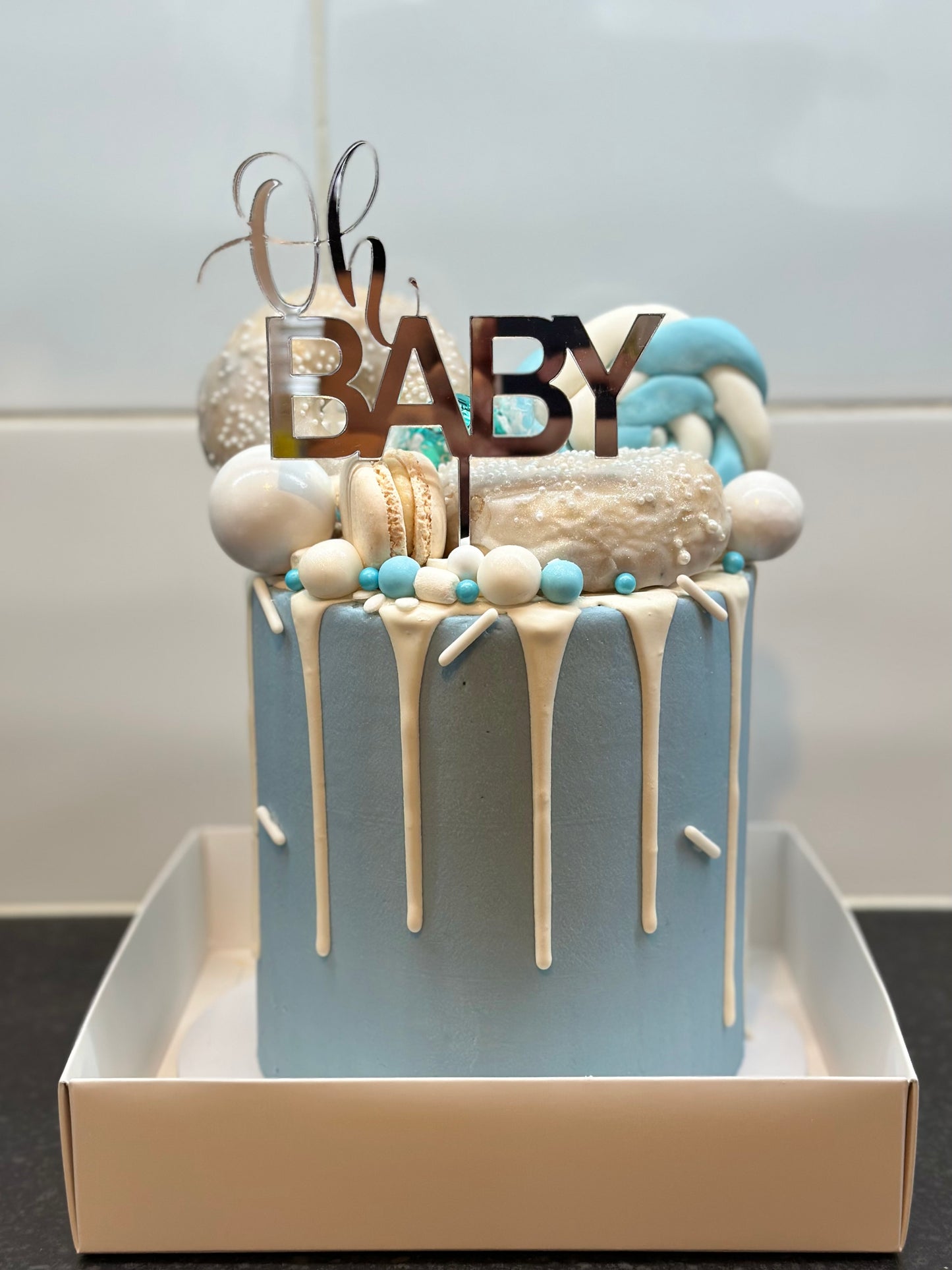 Baby shower cake